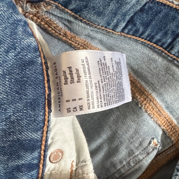 American Eagle Outfitters Women’s Light Blue Relaxed Barrel Jeans - Picture 3 of 4